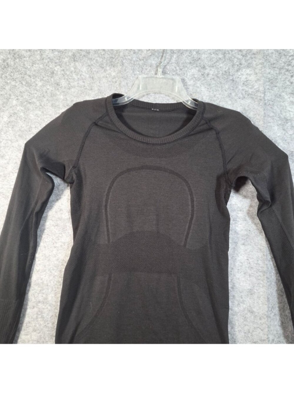 Lululemon Black Seamless Long Sleeve Compression Top Thumbholes Athletic Activew - Picture 3 of 10